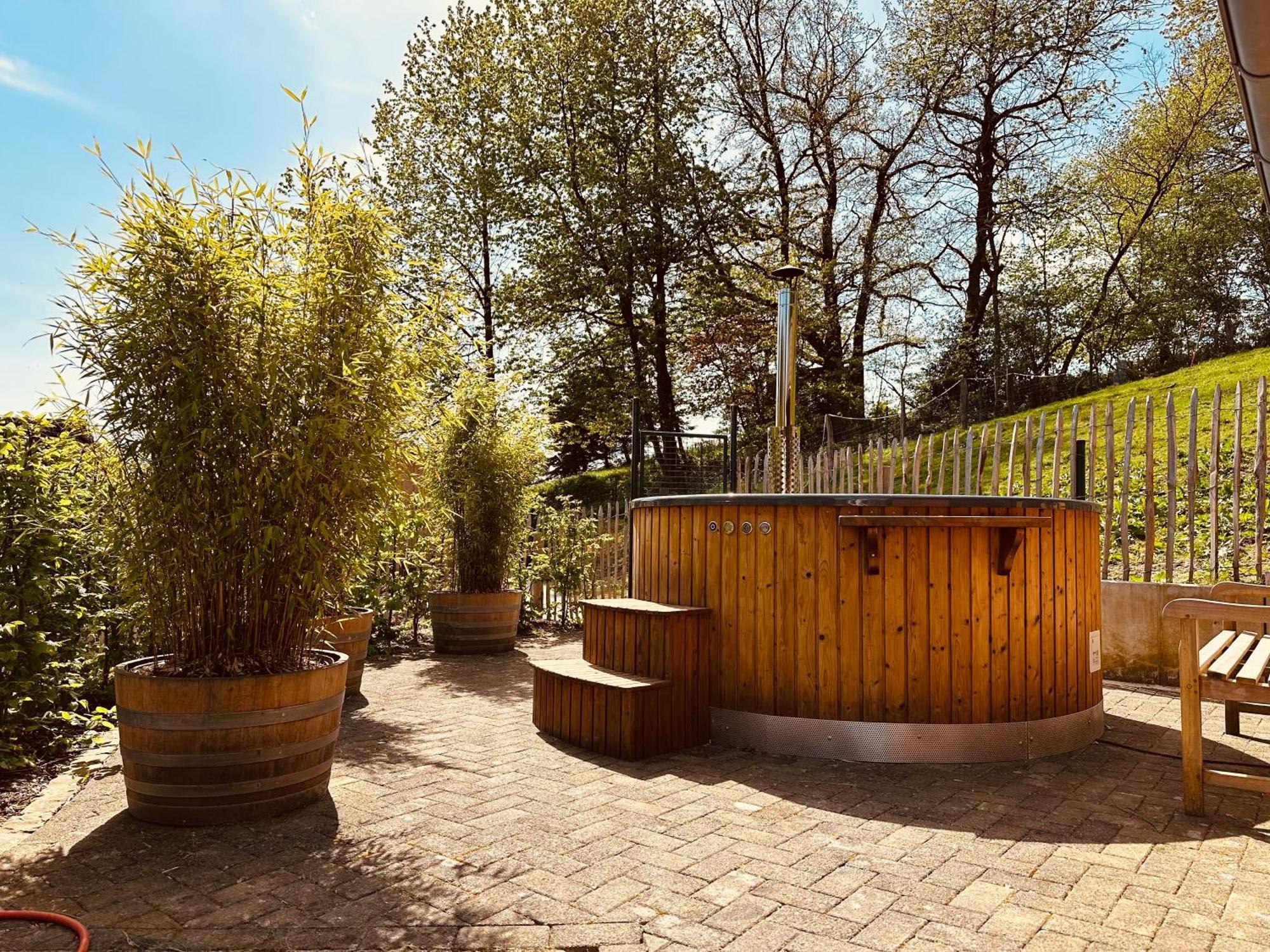Am Wald Mit Garten & Hot-tub & Alpakas * Meschede