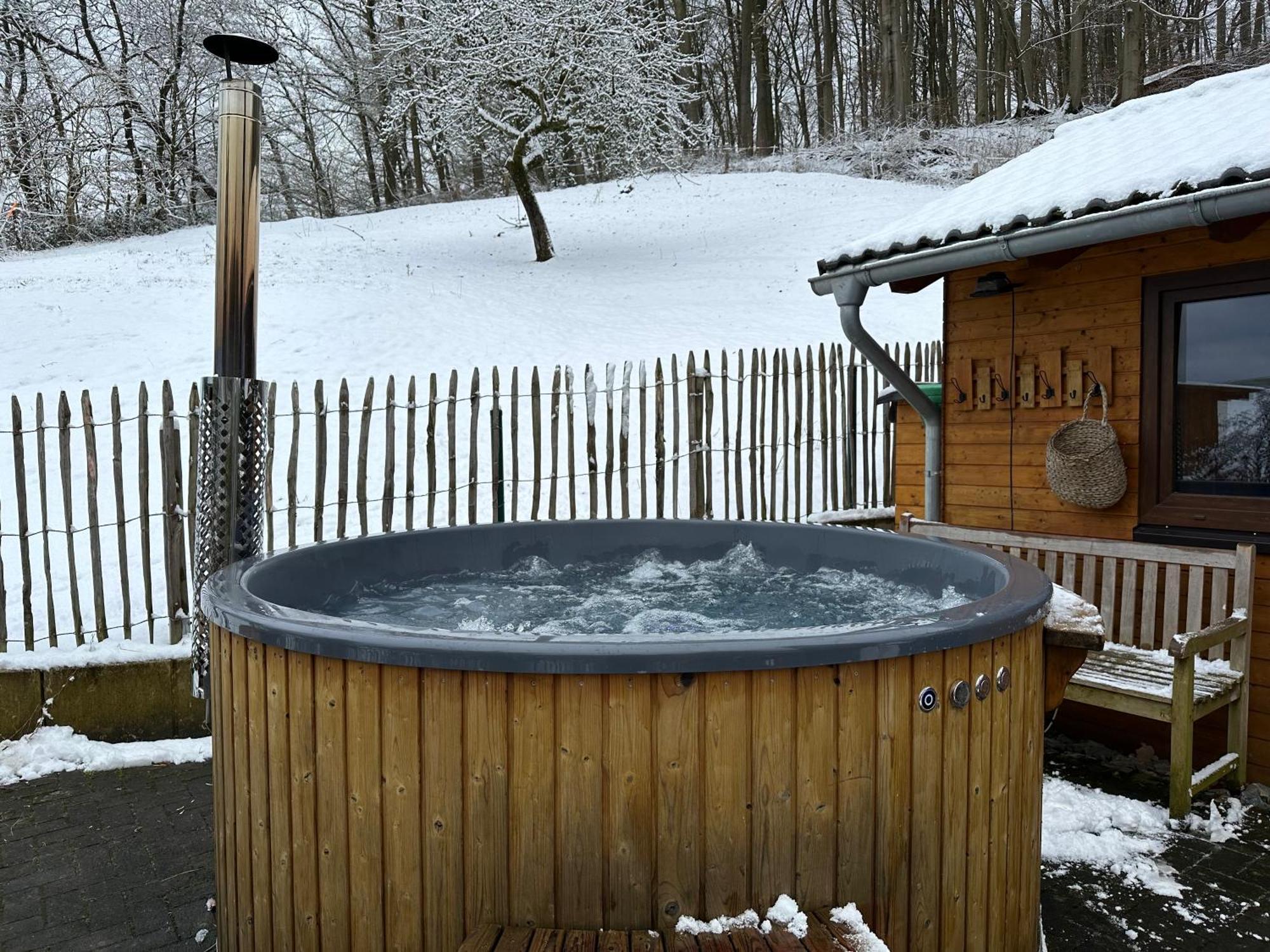 Apartment Am Wald Mit Garten & Hot-tub & Alpakas Meschede